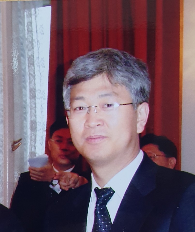 홍윤근